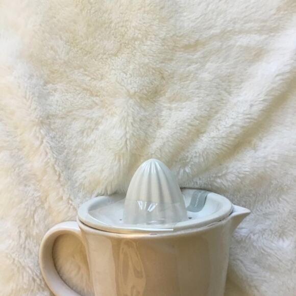 Rae Dunn White JUICE Ceramic Juicer - Picture 4 of 5